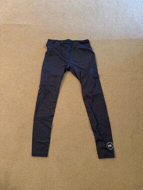 Women's Black High-Rise Performance Leggings with Subtle Lower-Leg Logo